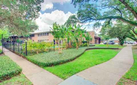 4020 Blue Bonnet Boulevard #E