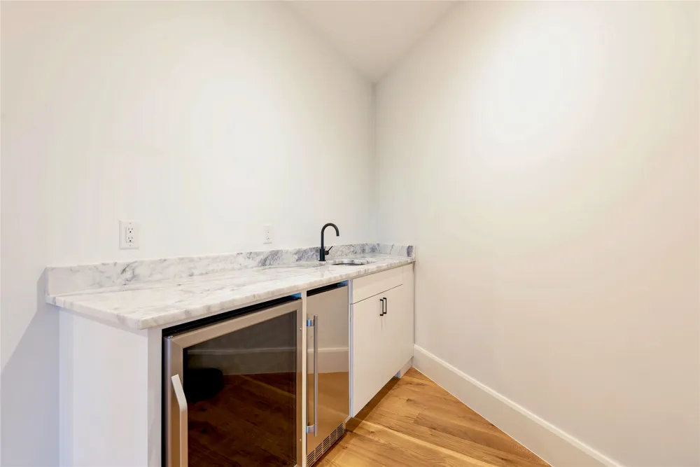 8546 Glencrest Lane Dallas, TX 75209