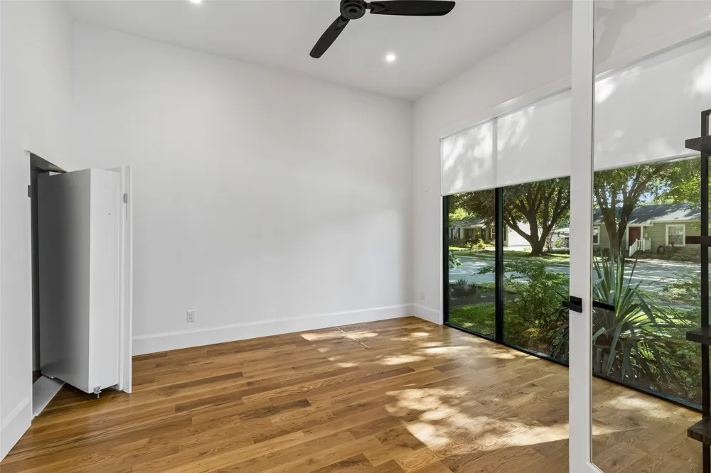 8546 Glencrest Lane Dallas, TX 75209