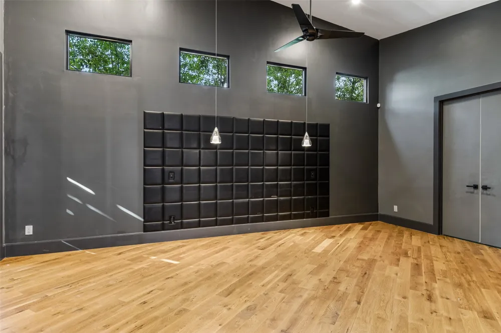 8546 Glencrest Lane Dallas, TX 75209