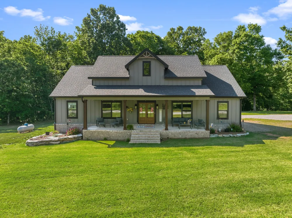 1144 Covenant Cove Ln Bath Springs, TN 38311