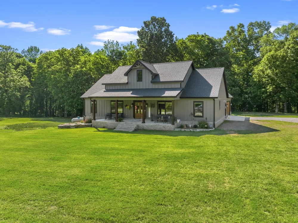 1144 Covenant Cove Ln Bath Springs, TN 38311