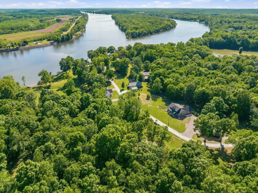 1144 Covenant Cove Ln Bath Springs, TN 38311