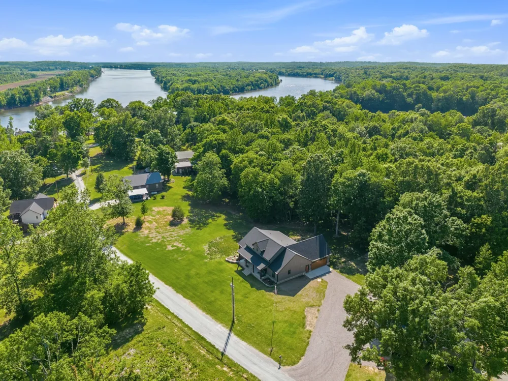1144 Covenant Cove Ln Bath Springs, TN 38311