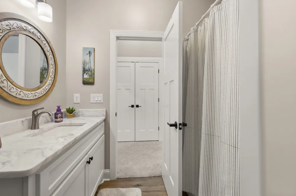 1144 Covenant Cove Ln Bath Springs, TN 38311