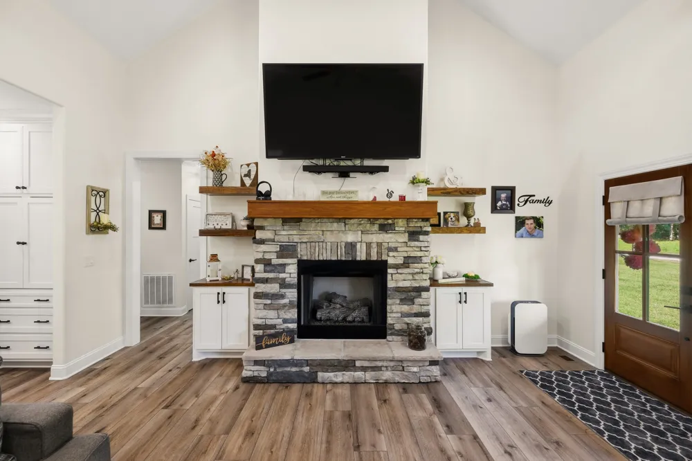 1144 Covenant Cove Ln Bath Springs, TN 38311