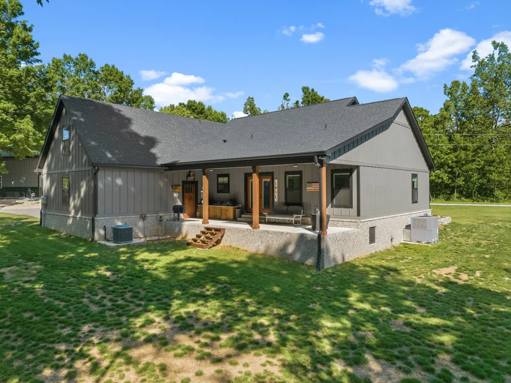 1144 Covenant Cove Ln Bath Springs, TN 38311