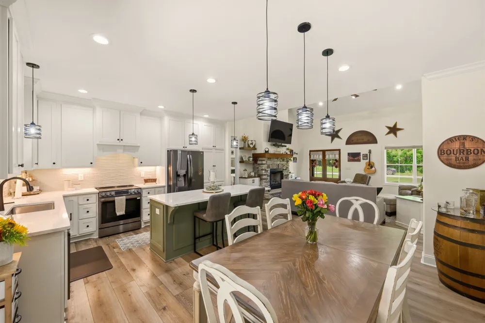 1144 Covenant Cove Ln Bath Springs, TN 38311