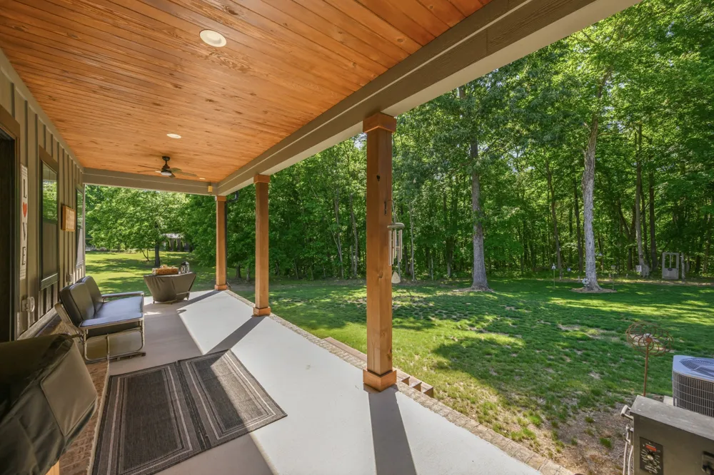 1144 Covenant Cove Ln Bath Springs, TN 38311