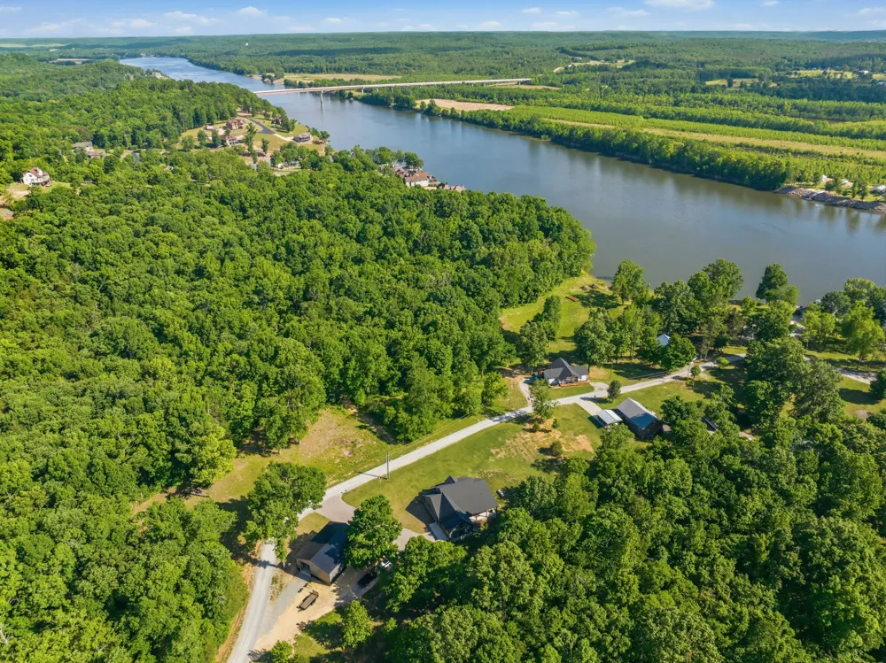1144 Covenant Cove Ln Bath Springs, TN 38311