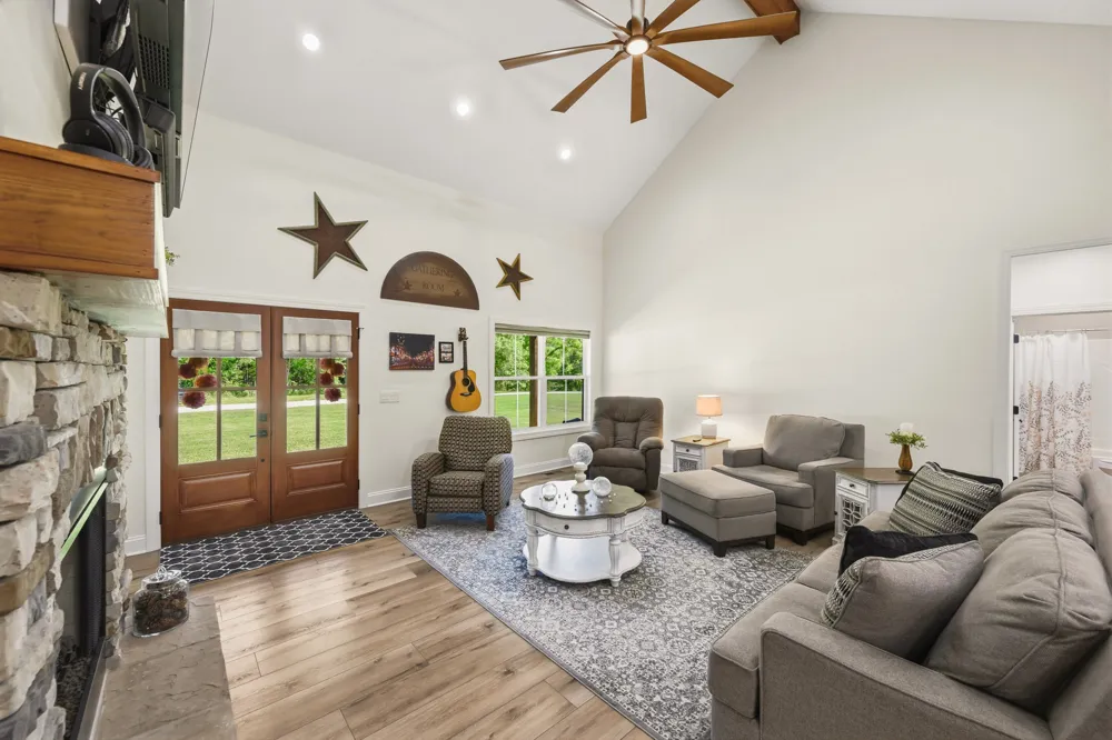 1144 Covenant Cove Ln Bath Springs, TN 38311