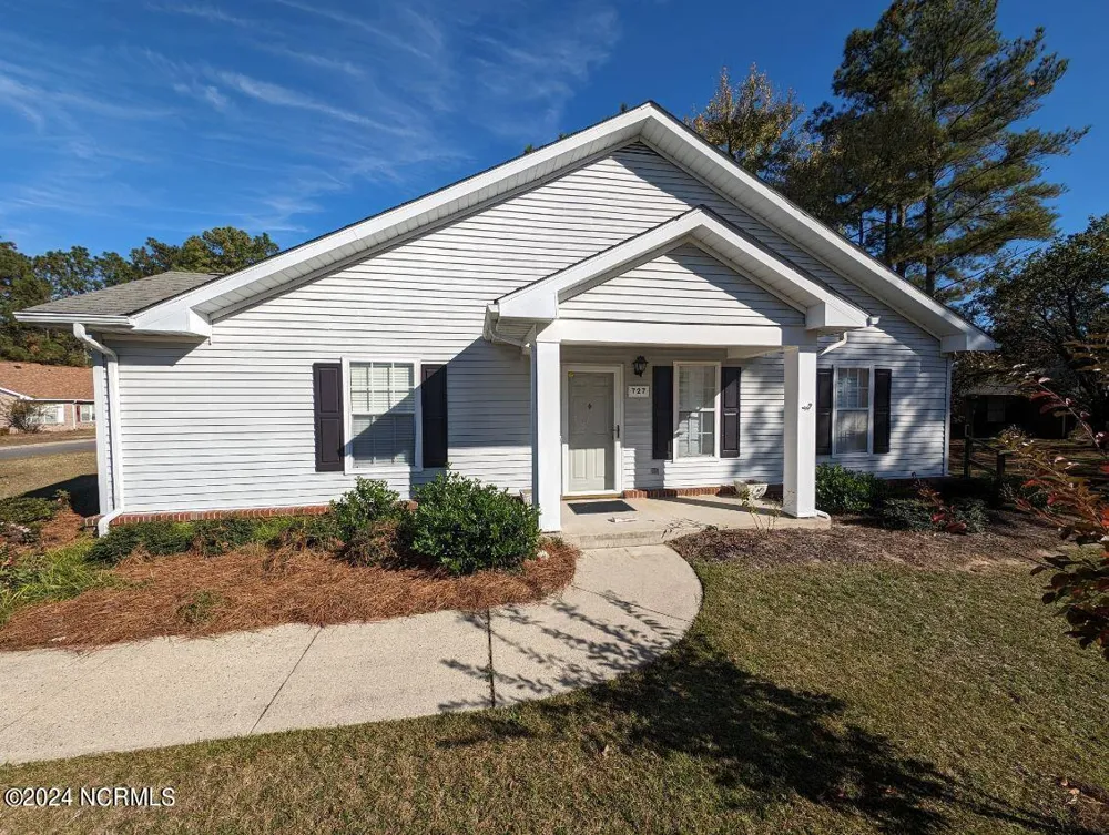727 Chancery Lane Aberdeen, NC 28315