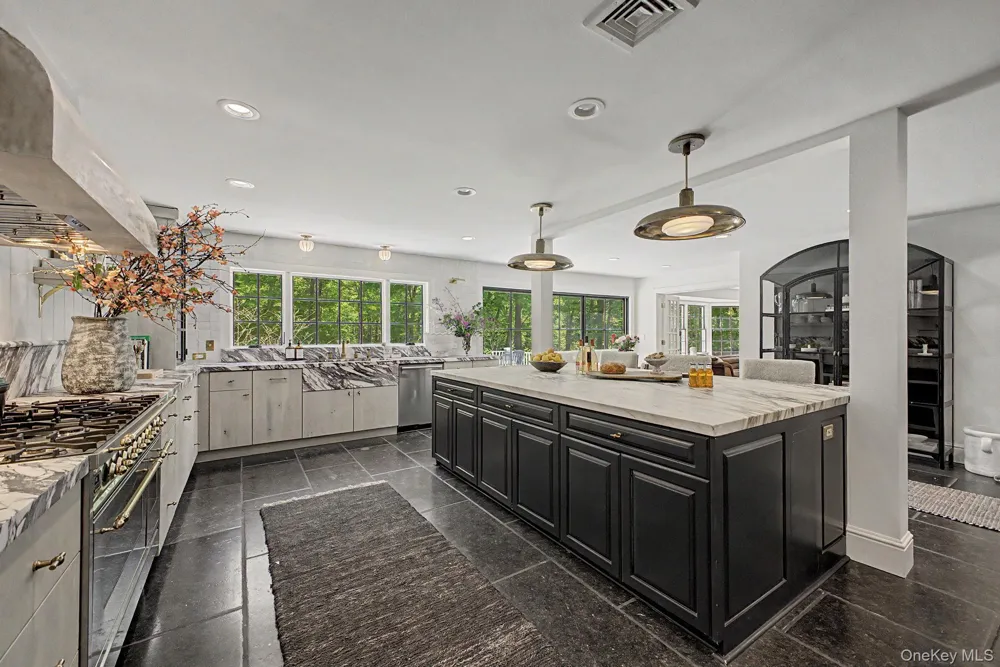 240 Eastwoods Road Pound Ridge, NY 10576