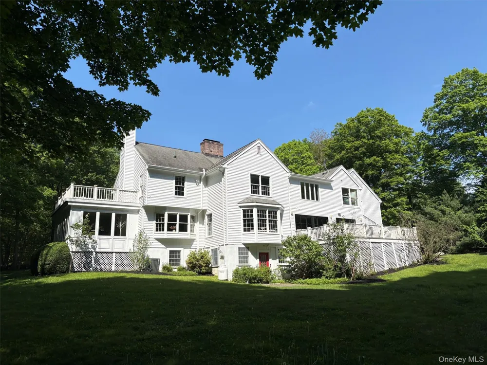 240 Eastwoods Road Pound Ridge, NY 10576
