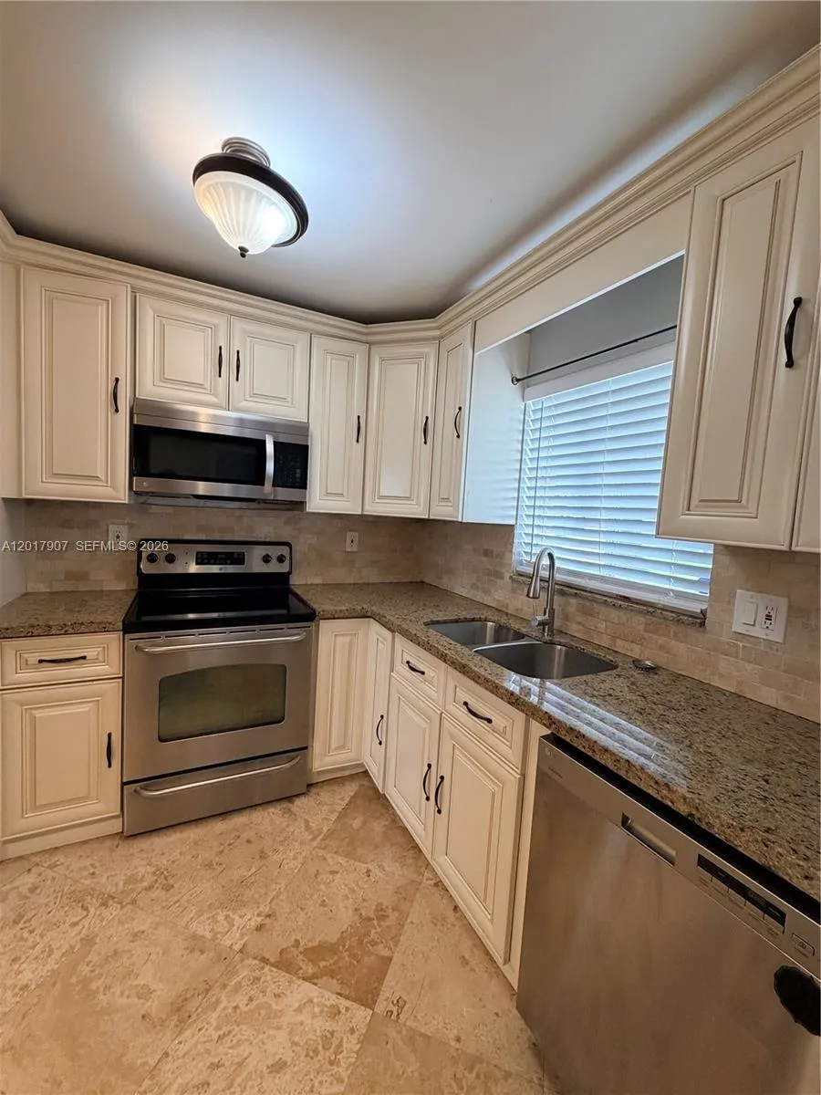 3300 Atlanta #15C Hollywood, FL 33021