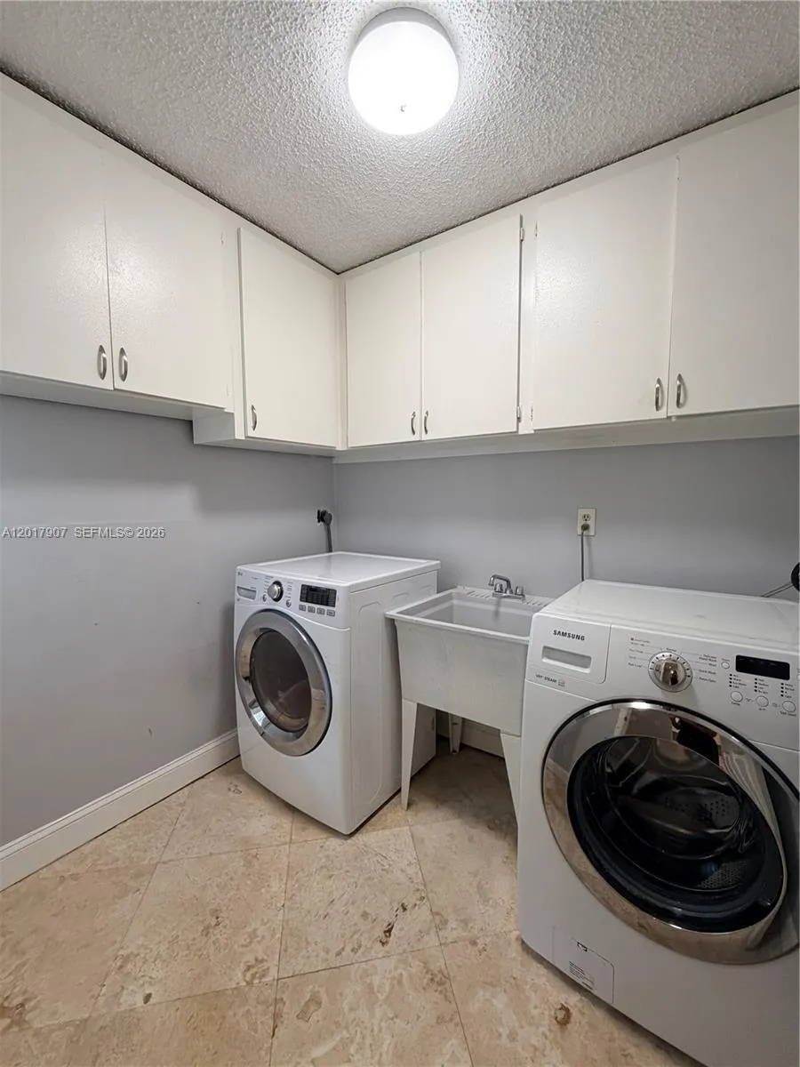3300 Atlanta #15C Hollywood, FL 33021