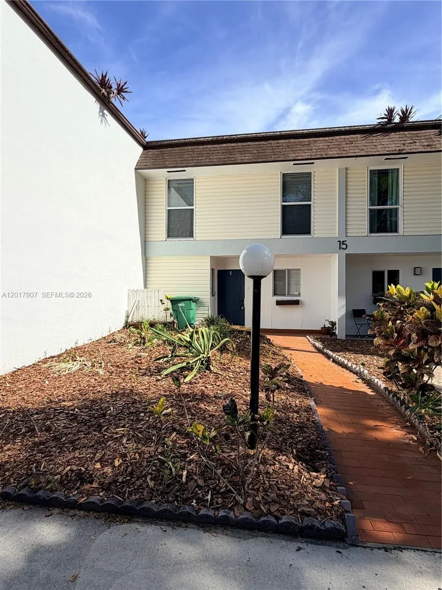 3300 Atlanta #15C Hollywood, FL 33021