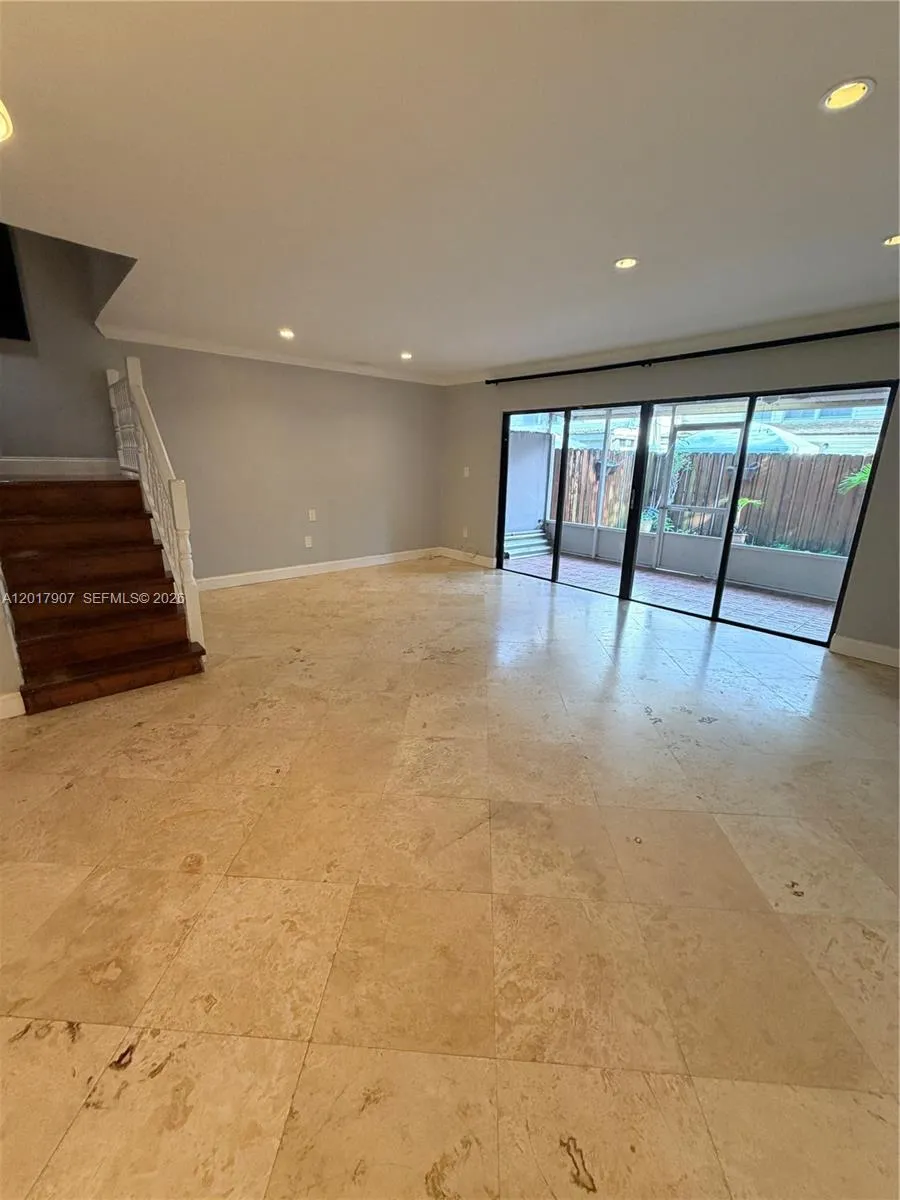 3300 Atlanta #15C Hollywood, FL 33021