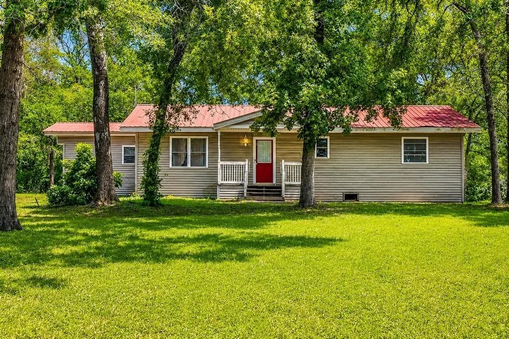 1393 County Road 2103 Weimar, TX 78962