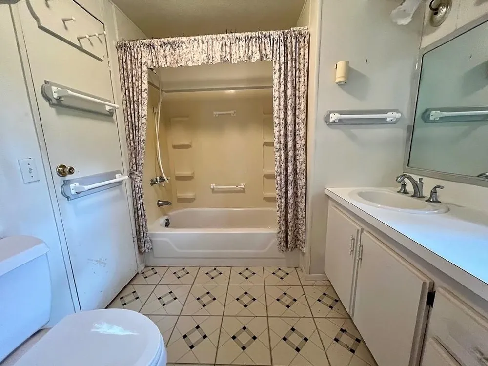 1393 County Road 2103 Weimar, TX 78962