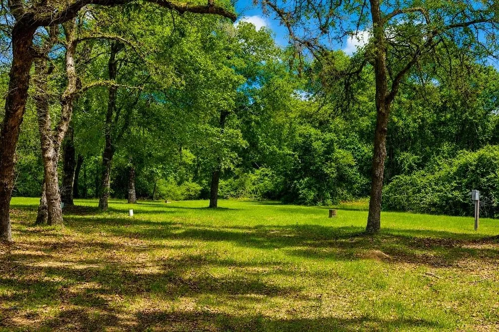 1393 County Road 2103 Weimar, TX 78962
