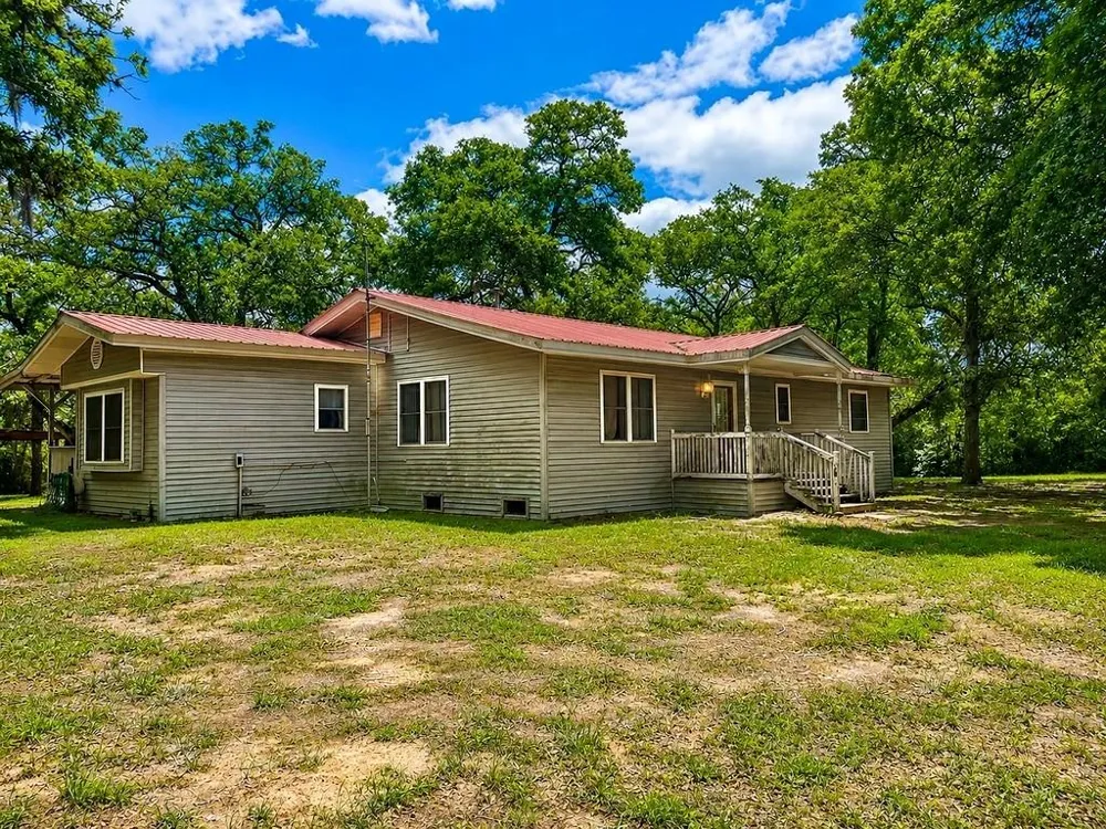 1393 County Road 2103 Weimar, TX 78962