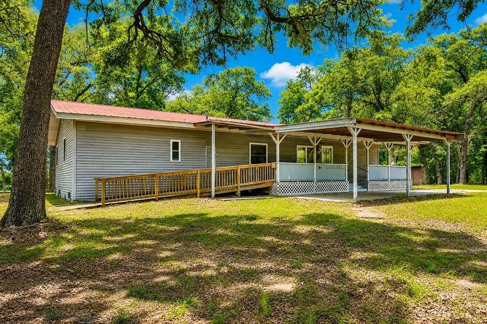 1393 County Road 2103 Weimar, TX 78962