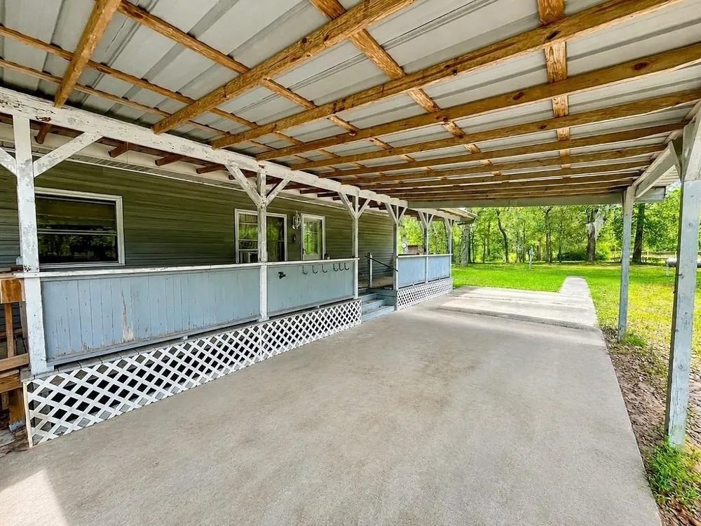 1393 County Road 2103 Weimar, TX 78962