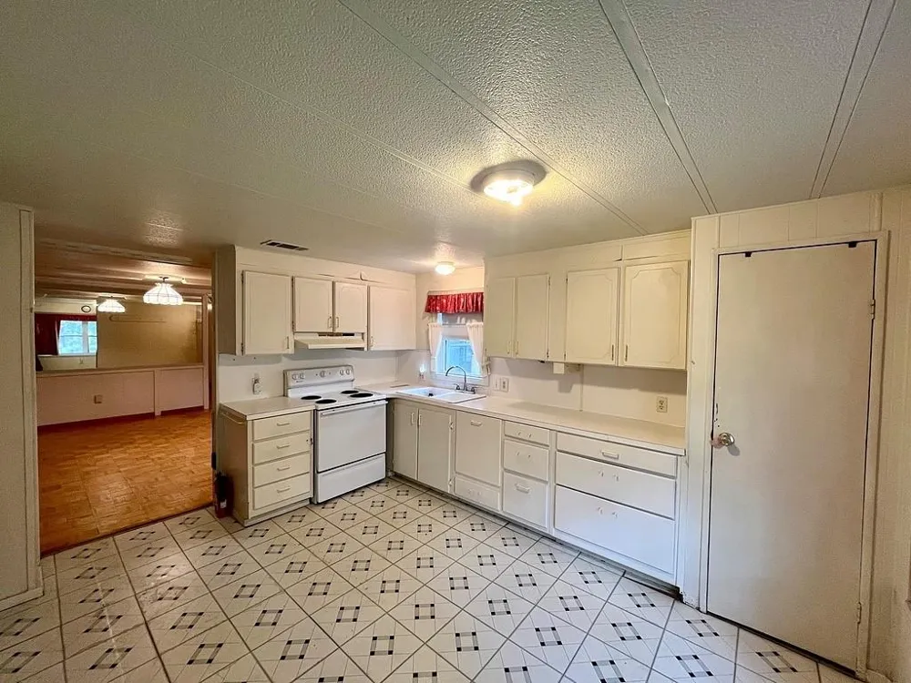 1393 County Road 2103 Weimar, TX 78962
