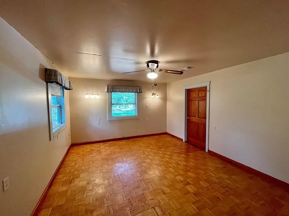 1393 County Road 2103 Weimar, TX 78962