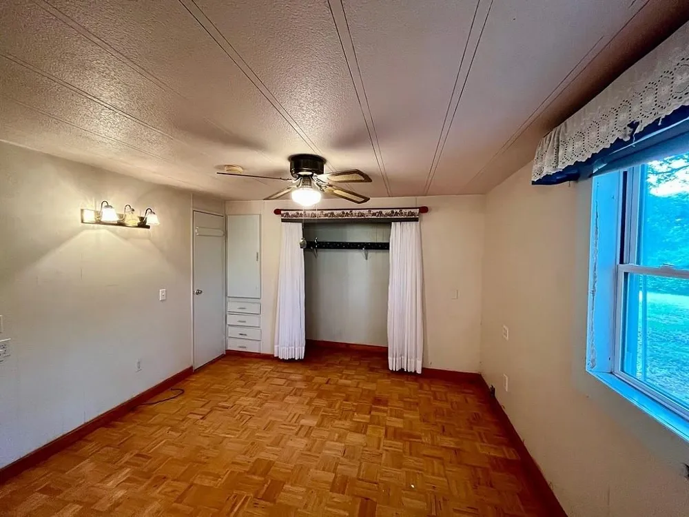 1393 County Road 2103 Weimar, TX 78962