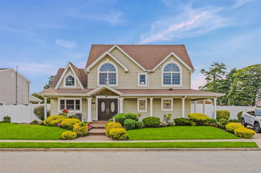 71 Swing Lane Levittown, NY 11756