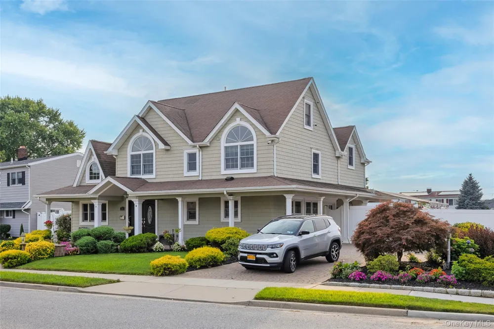 71 Swing Lane Levittown, NY 11756