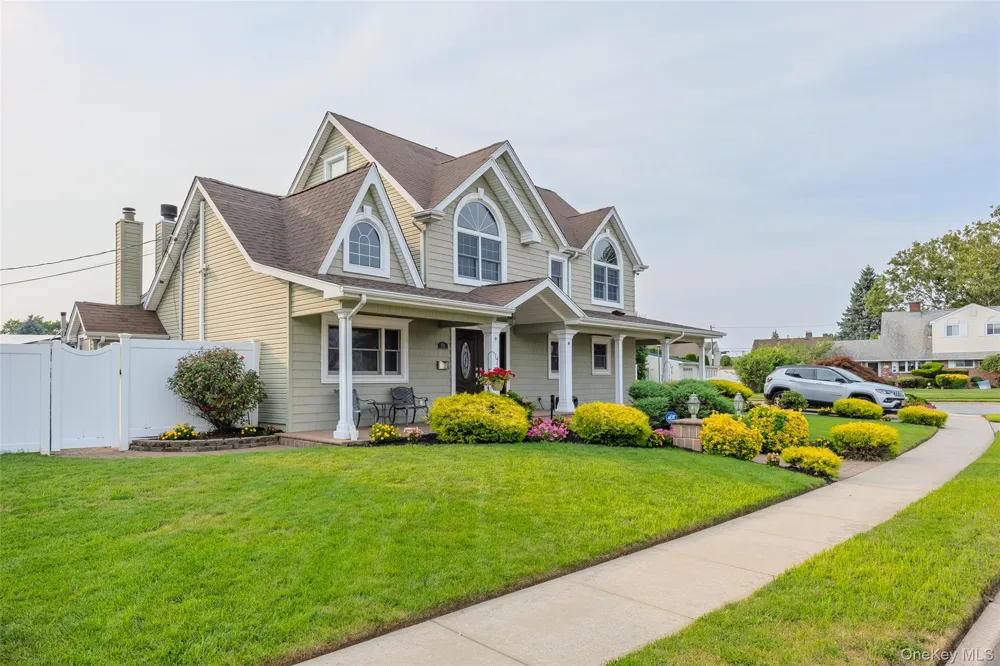 71 Swing Lane Levittown, NY 11756