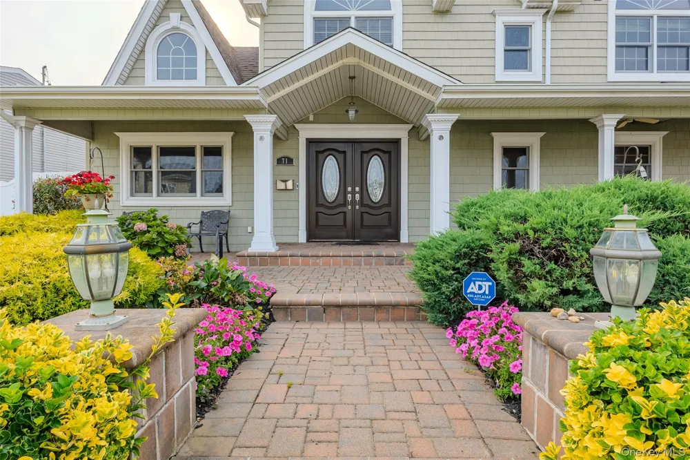 71 Swing Lane Levittown, NY 11756
