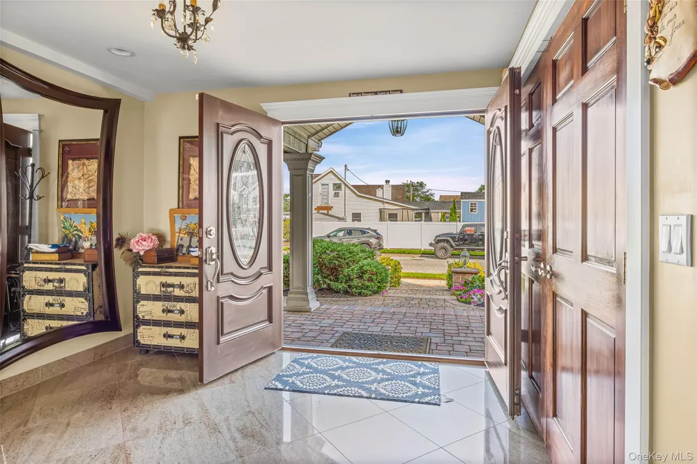 71 Swing Lane Levittown, NY 11756