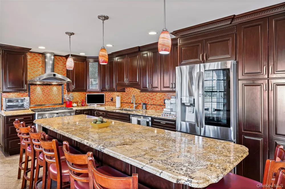 71 Swing Lane Levittown, NY 11756
