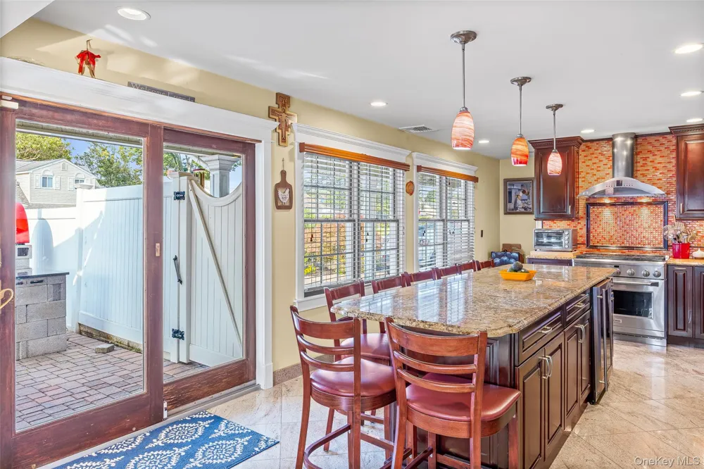 71 Swing Lane Levittown, NY 11756