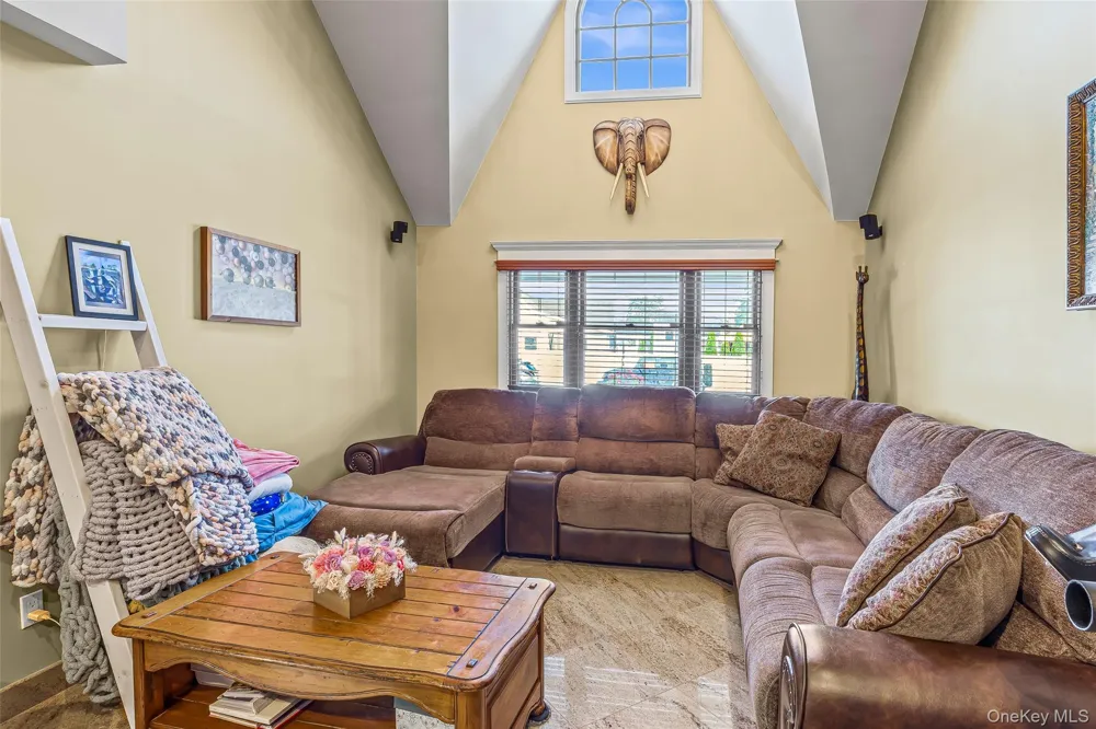 71 Swing Lane Levittown, NY 11756