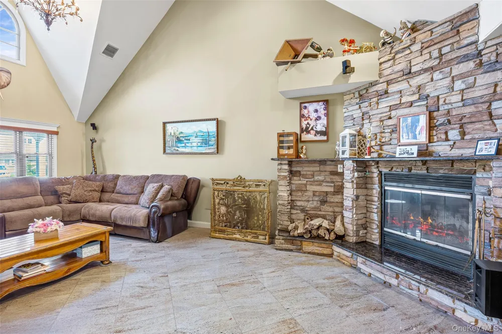 71 Swing Lane Levittown, NY 11756