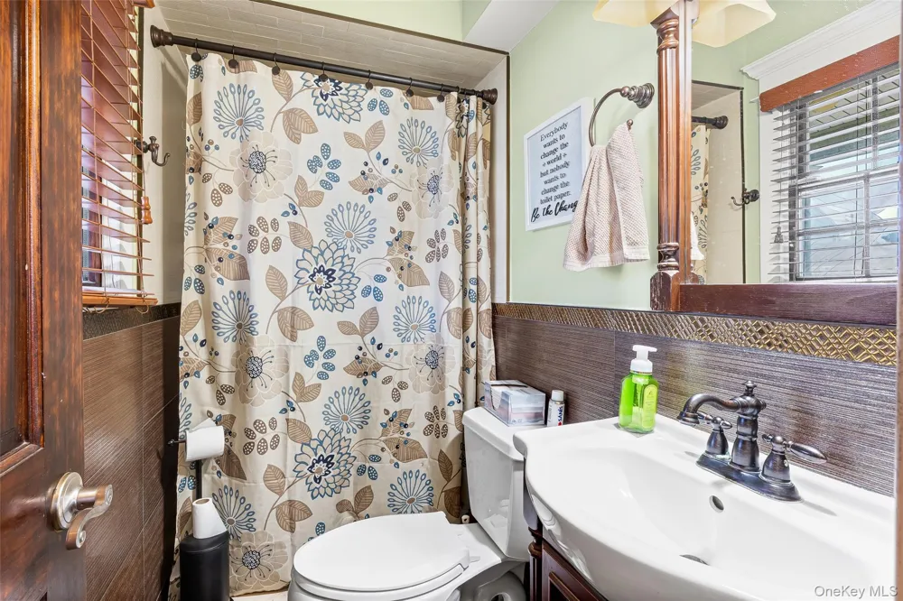 71 Swing Lane Levittown, NY 11756