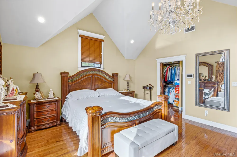 71 Swing Lane Levittown, NY 11756