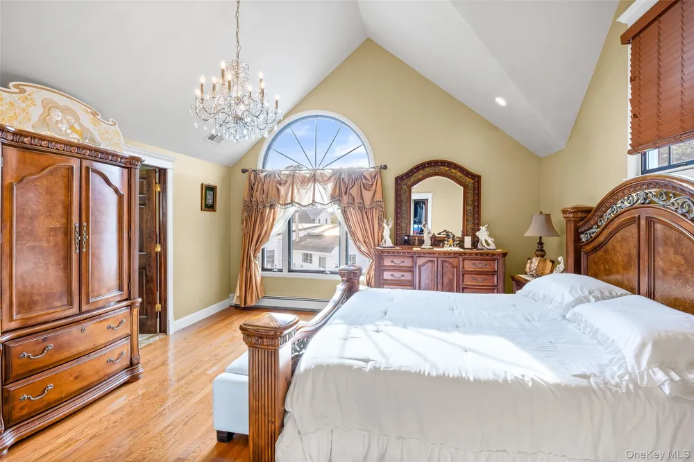 71 Swing Lane Levittown, NY 11756