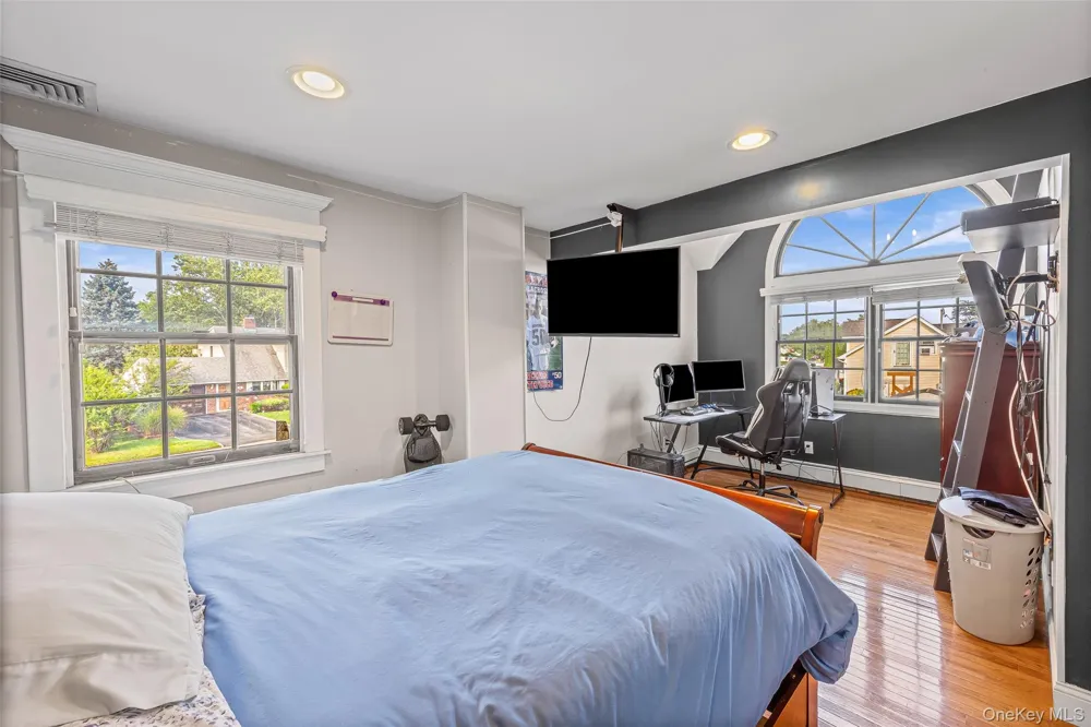 71 Swing Lane Levittown, NY 11756