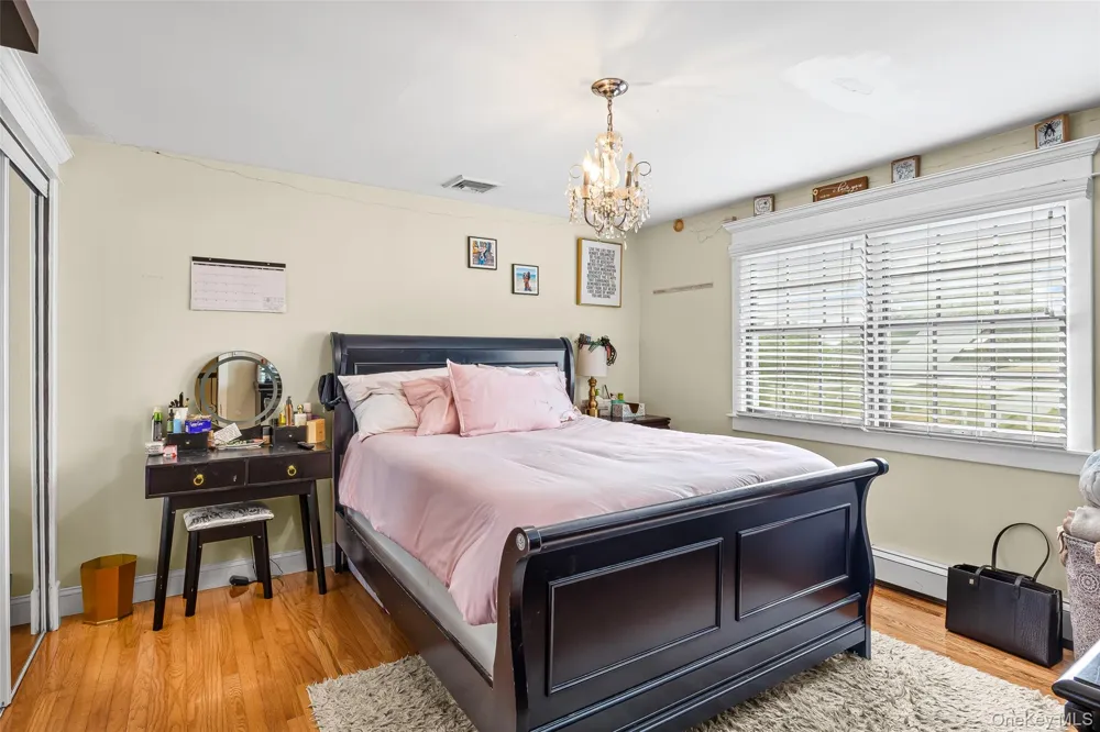 71 Swing Lane Levittown, NY 11756