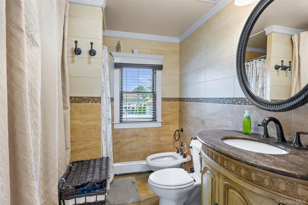 71 Swing Lane Levittown, NY 11756