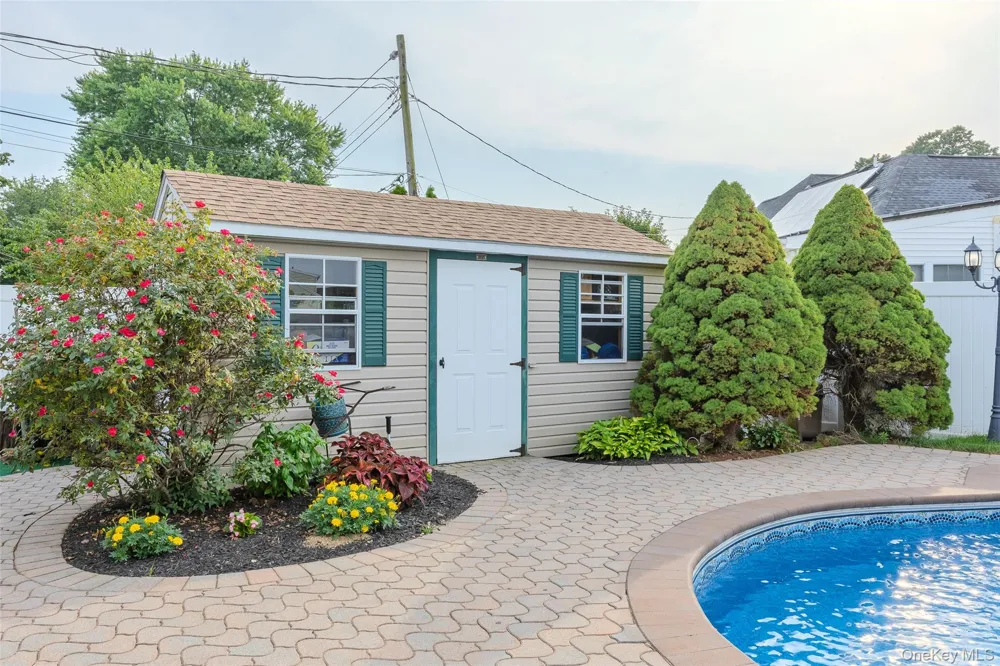 71 Swing Lane Levittown, NY 11756