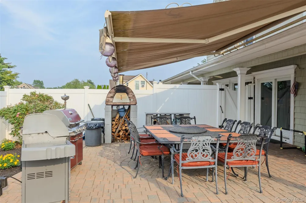 71 Swing Lane Levittown, NY 11756