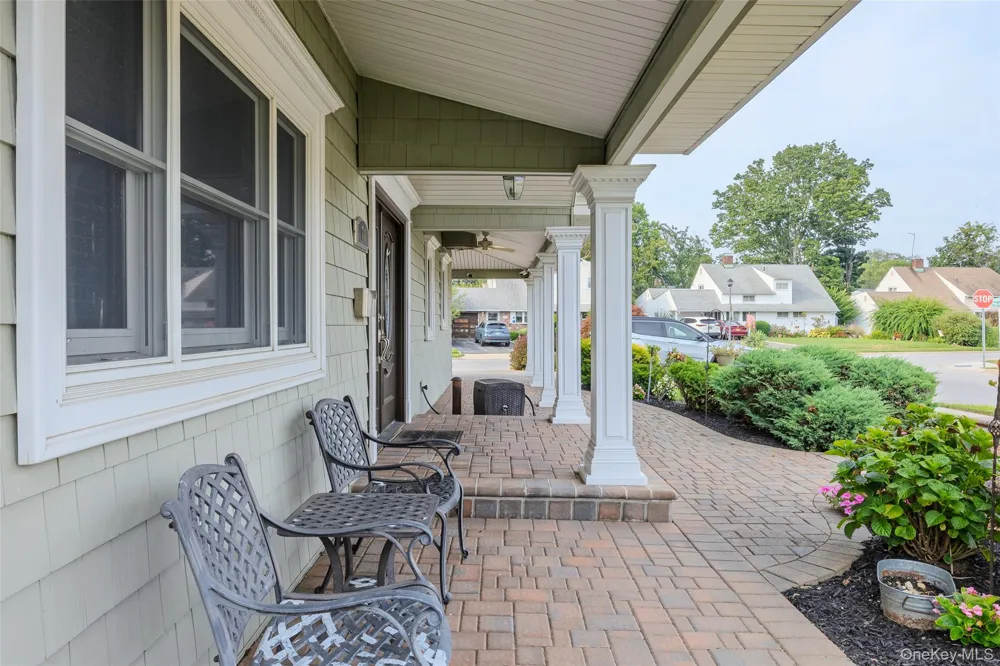71 Swing Lane Levittown, NY 11756
