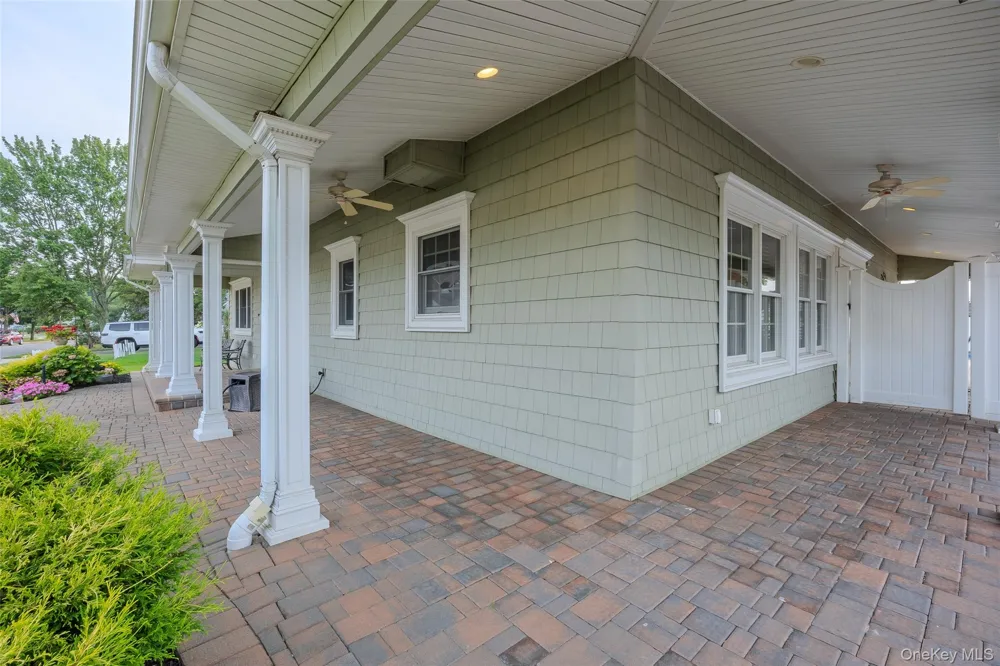 71 Swing Lane Levittown, NY 11756